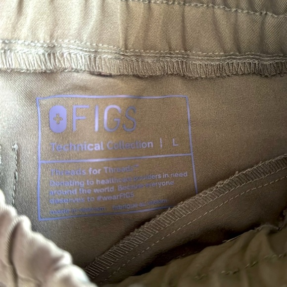 FIGS Scrub Set - Picture 2 of 4